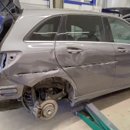 Wenn Tore Geschichten erzählen: Die Carrosserie Fröhlich in Winterthur