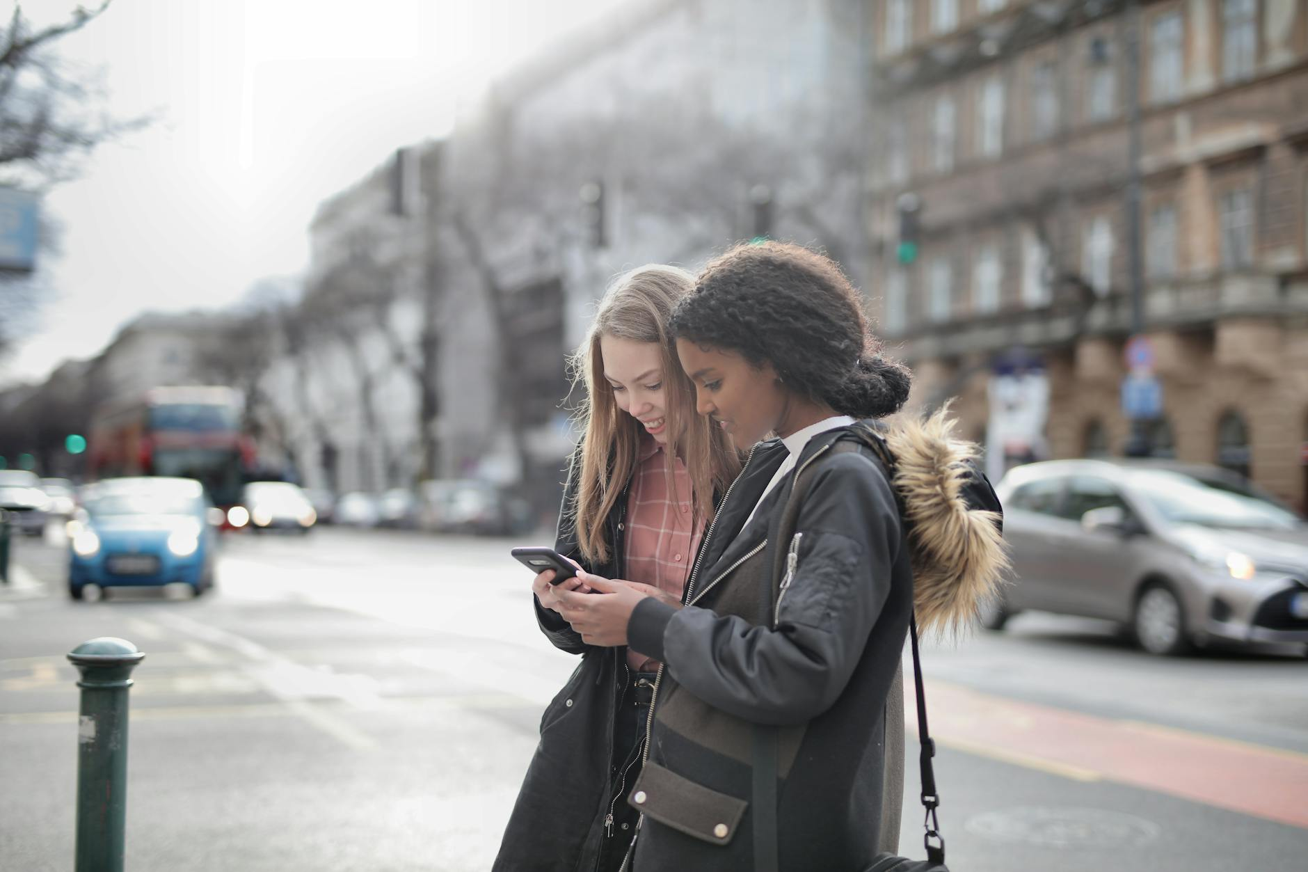 young people using car sharing
