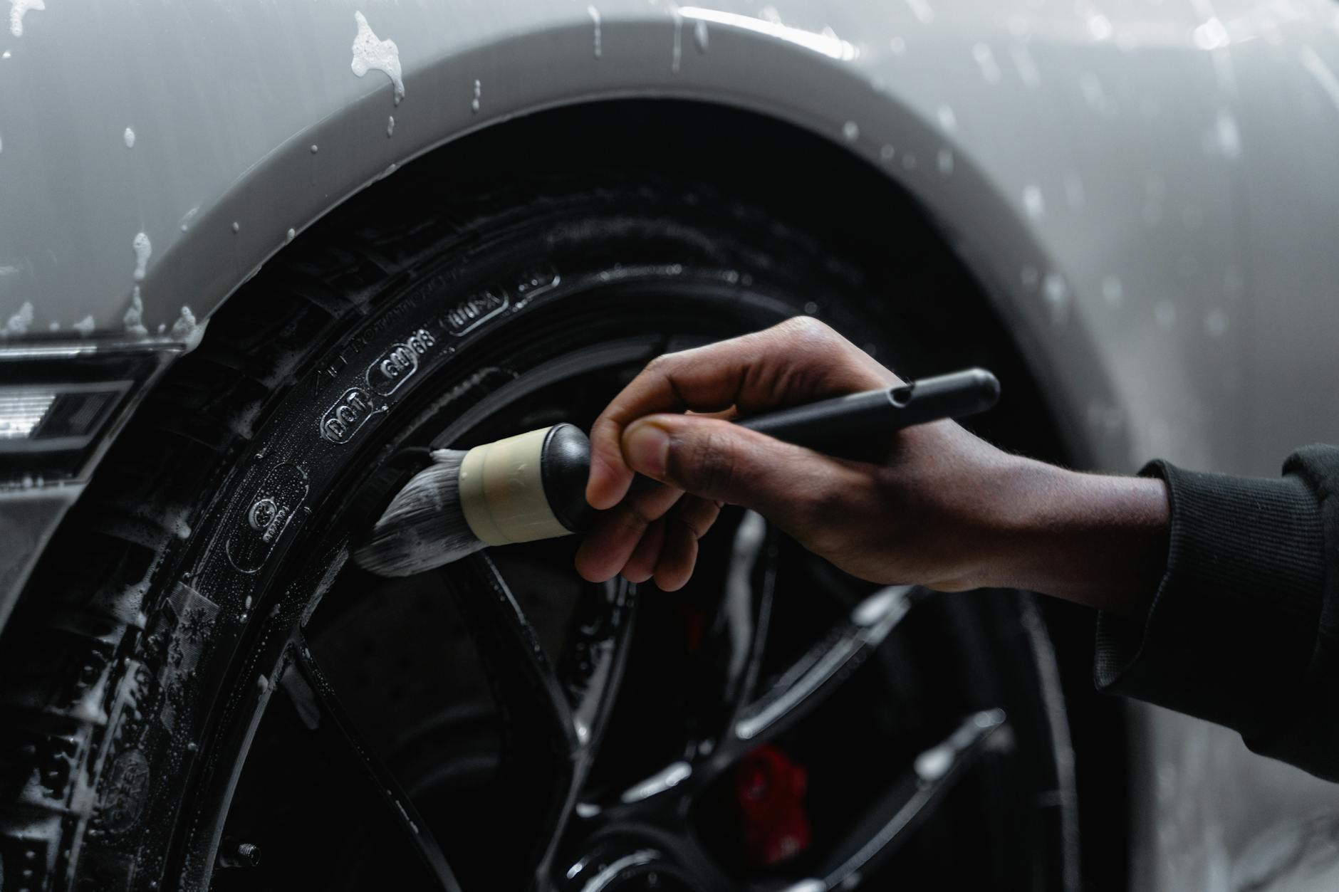 car rim cleaning brush